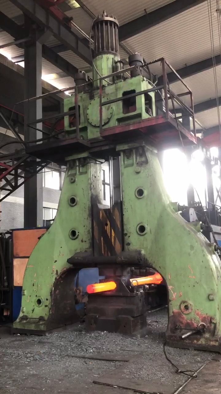 Top half green fully hydraulic open die forging hammer